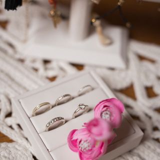 Mini ekspozytor na pierścionki biały - 2