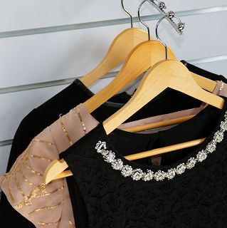 Wieszak drewniany biały z poprzeczką - 5