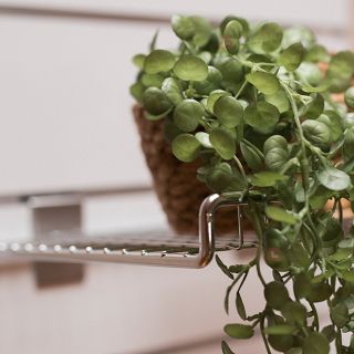 Półka z drutu z ogranicznikiem 40cm na panel Slatwall - 4