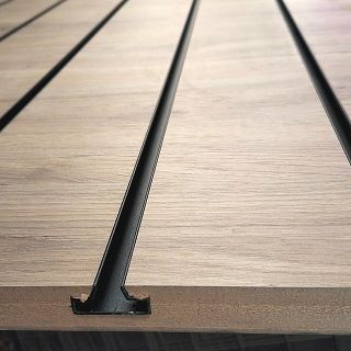 Panel MDF Slatwall Dąb Odwieczny (D1041) + wsuwki ALU (odstępy co 15cm) - 4