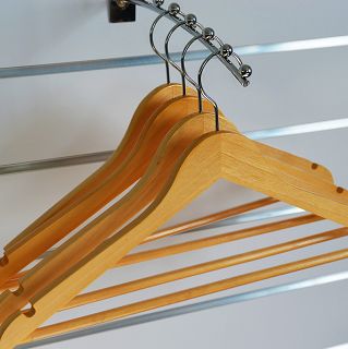 Wieszak drewniany naturalny z poprzeczką - 2