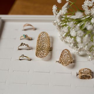 Tacka na pierścionki biała - 2