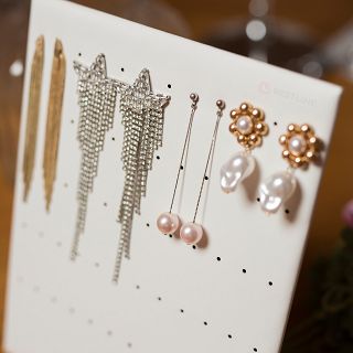 Ekspozytor na kolczyki biały - 2